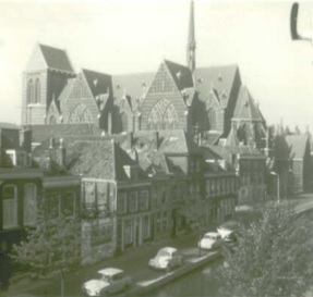 st.Hippolytuskerk op 10 juni 1970, vanuit de Verwersdijk 20 in Delft
